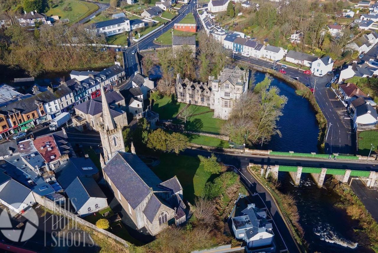 Charming 2-Bed Apartment In Donegal Town Centre Esterno foto